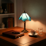 BLUERIS | Klassische Lampe mit Blütenblatt-Schirm